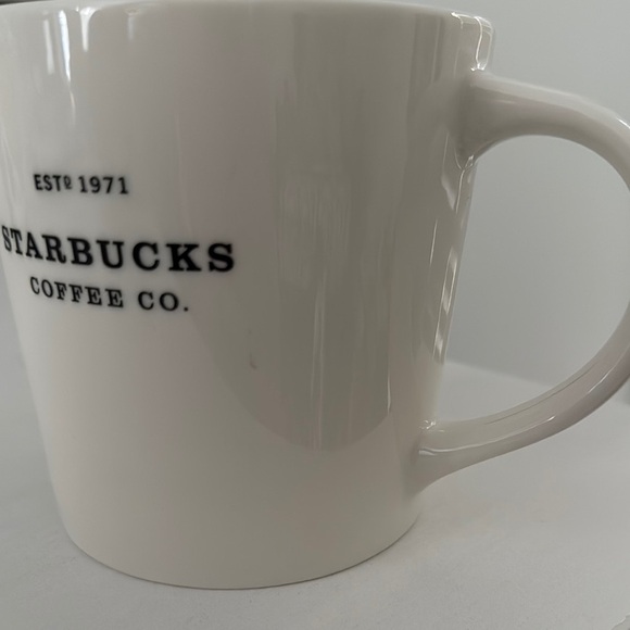 Starbucks Classic Oversized New Bone China Creamy White Mug 2010 - Picture 4 of 6